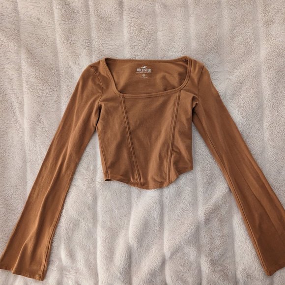 Hollister Bell Sleeve Cropped Long Sleeve Top - BNWOT - Picture 2 of 3